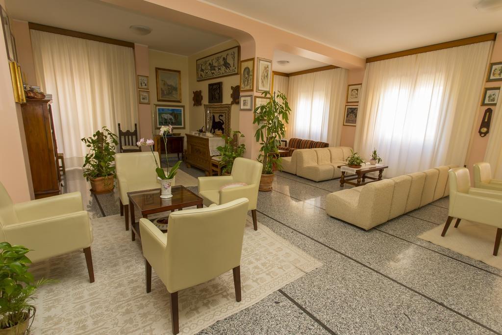 Hotel Grillo Nuoro  Zewnętrze zdjęcie